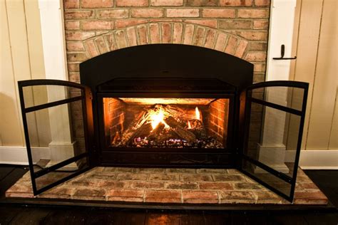 How To Tell If My Gas Fireplace Is Leaking [A Guide。